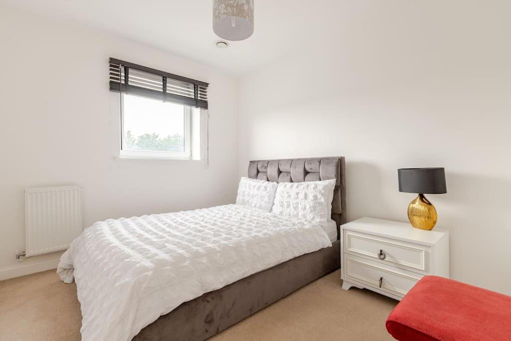 Stylish Station Apartment In Rochester With Free Parking Wainscot Εξωτερικό φωτογραφία