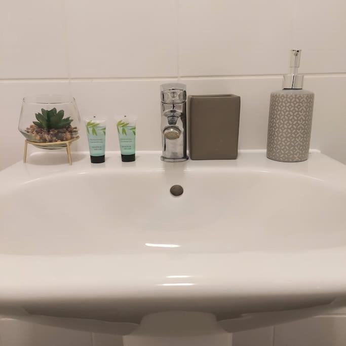Stylish Station Apartment In Rochester With Free Parking Wainscot Εξωτερικό φωτογραφία