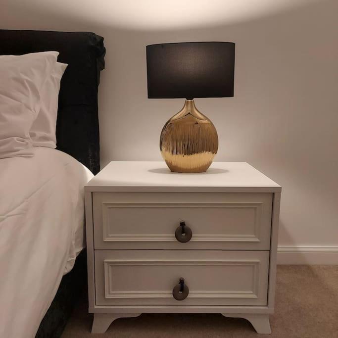 Stylish Station Apartment In Rochester With Free Parking Wainscot Εξωτερικό φωτογραφία