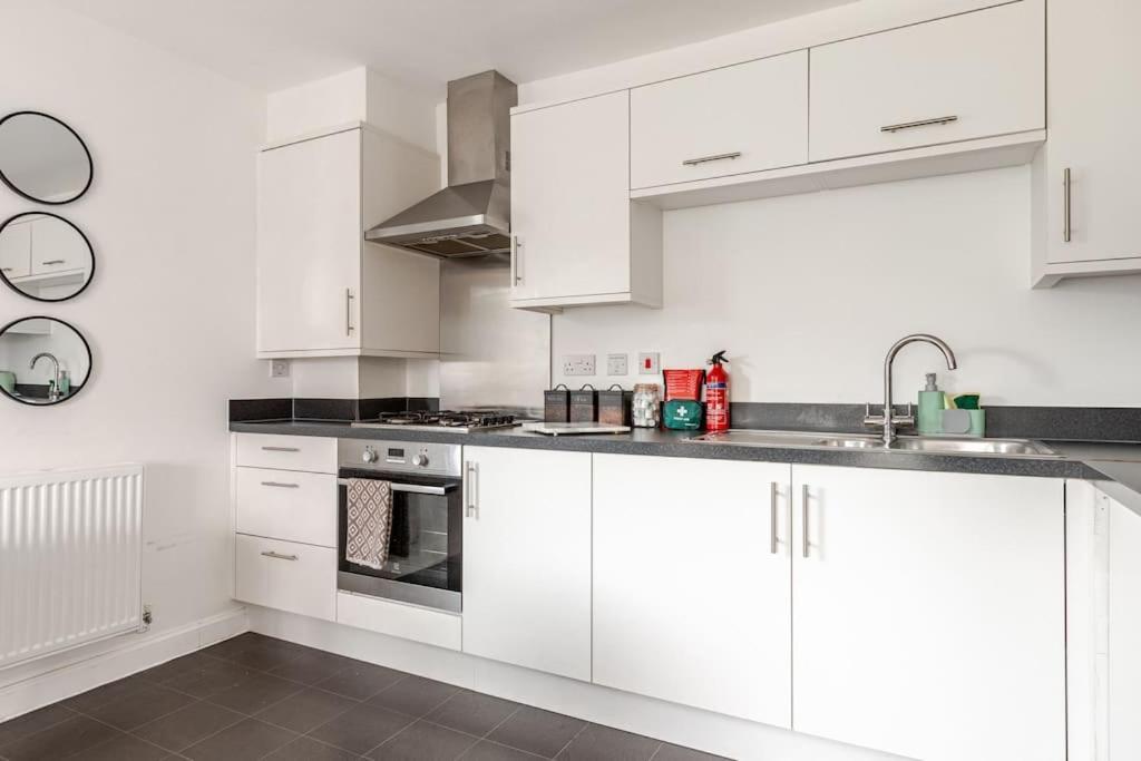Stylish Station Apartment In Rochester With Free Parking Wainscot Εξωτερικό φωτογραφία