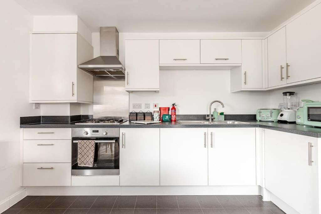 Stylish Station Apartment In Rochester With Free Parking Wainscot Εξωτερικό φωτογραφία