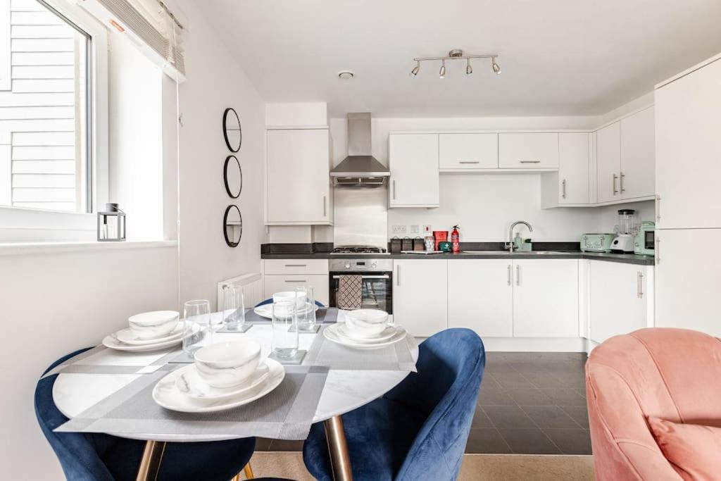 Stylish Station Apartment In Rochester With Free Parking Wainscot Εξωτερικό φωτογραφία