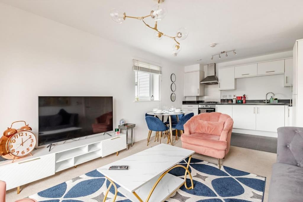 Stylish Station Apartment In Rochester With Free Parking Wainscot Εξωτερικό φωτογραφία