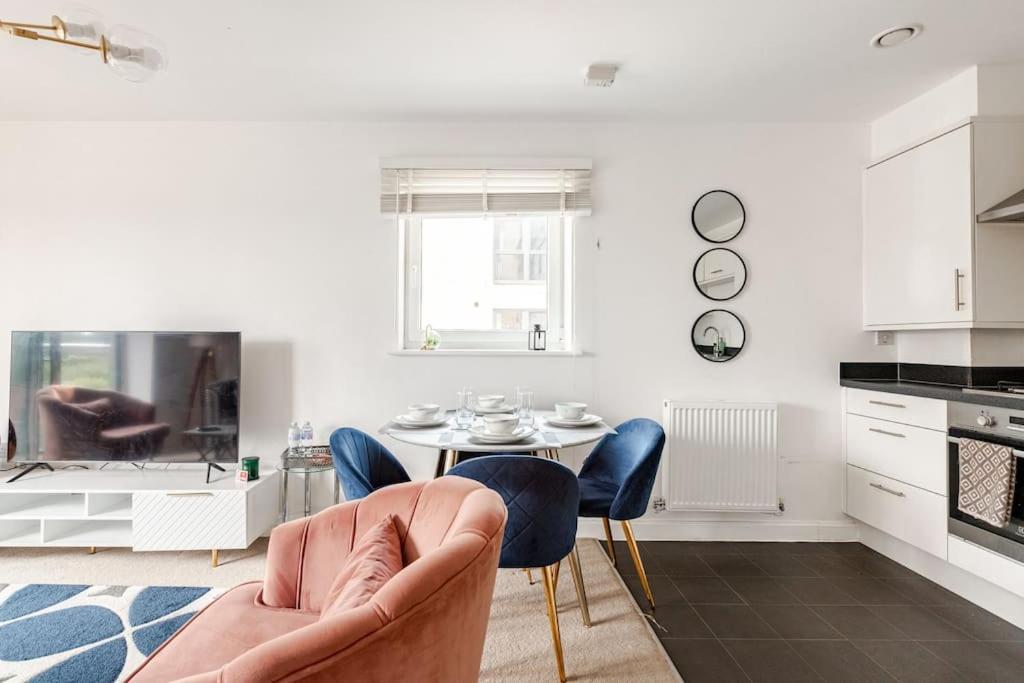 Stylish Station Apartment In Rochester With Free Parking Wainscot Εξωτερικό φωτογραφία